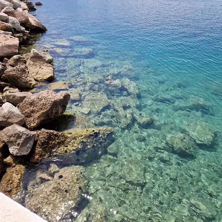 Vilena لوتراكي